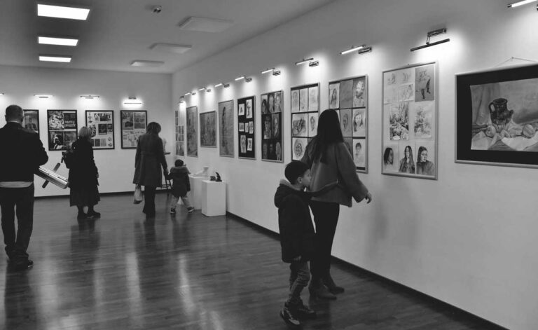 Изложба радова ученика Уметничке школе у Краљеву одржана у Градској галерији „Владислав Маржик“