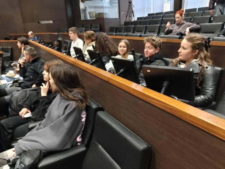 Трибина поводом борбе против трговине људима